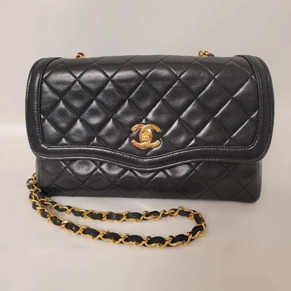 Chanel Black Quilted Leather Shoulder Bag - Picture 7 of 15